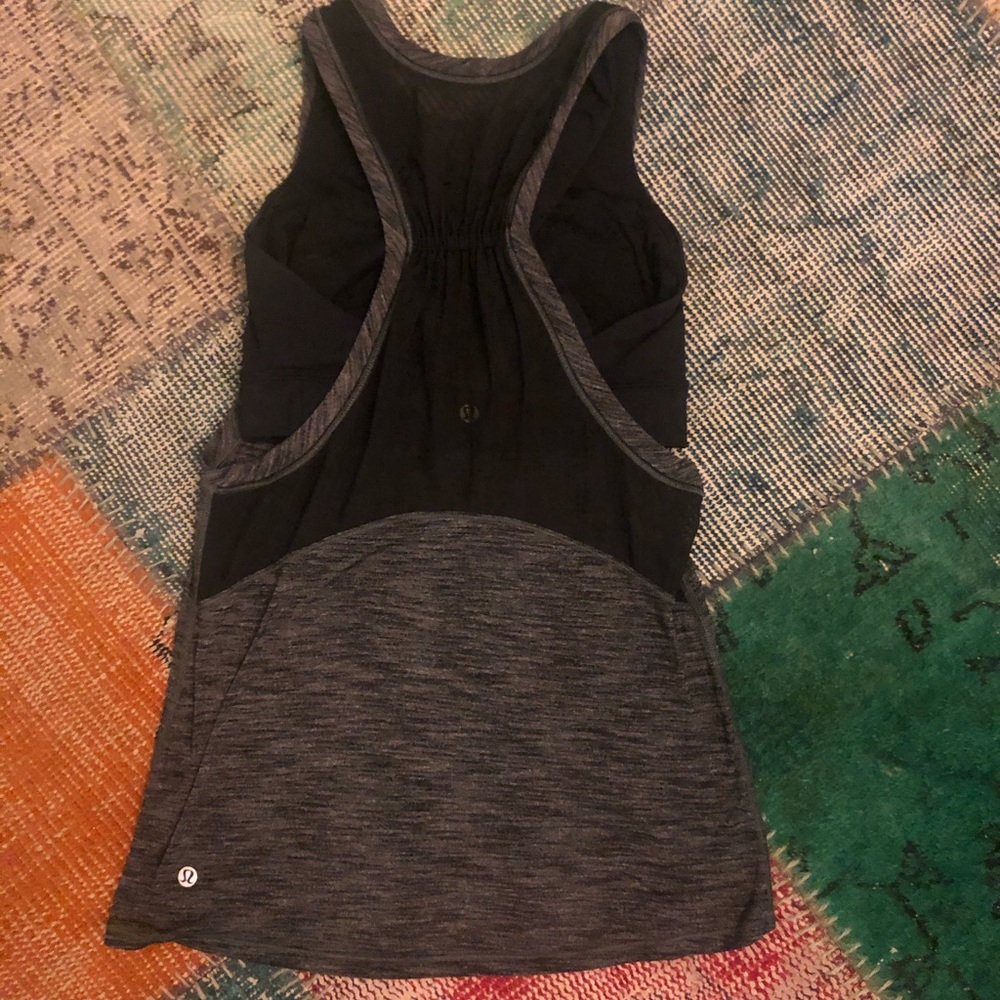 Lulemon top w bra!